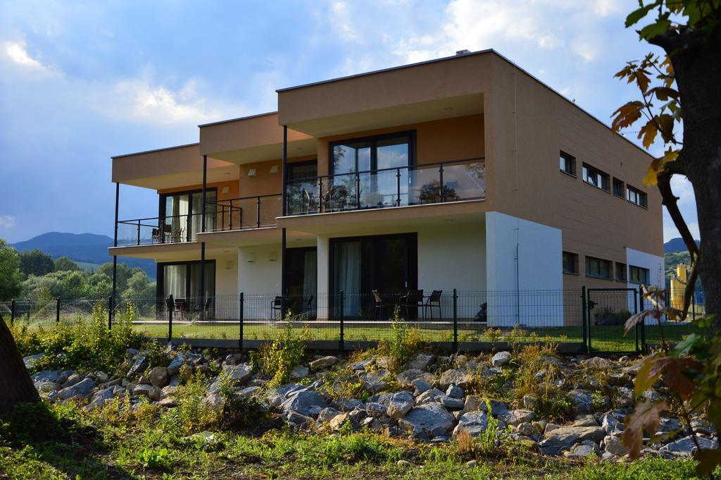 Apartmánový Dom Kriváň Besenova Exterior foto