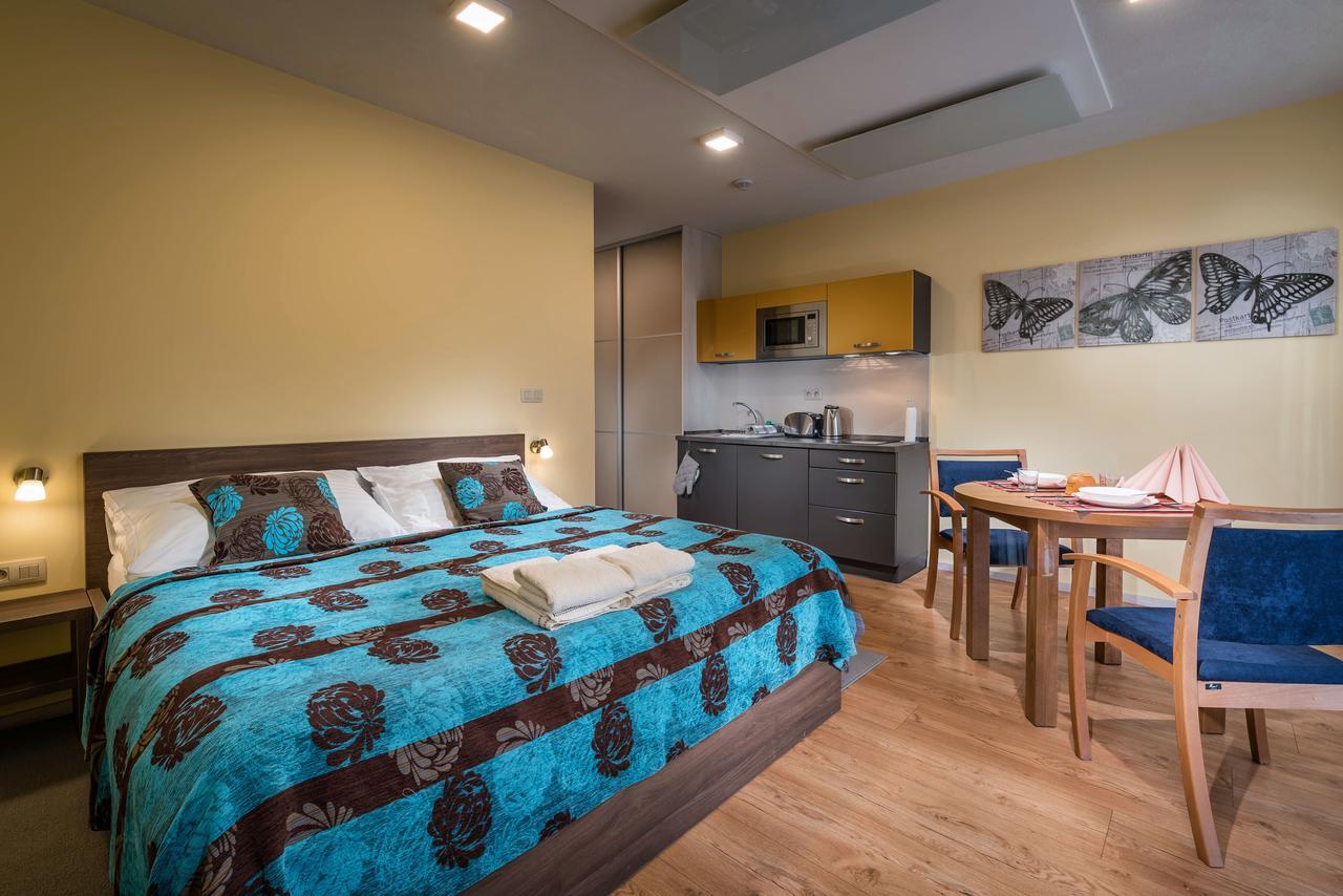 Apartmánový Dom Kriváň Besenova Exterior foto