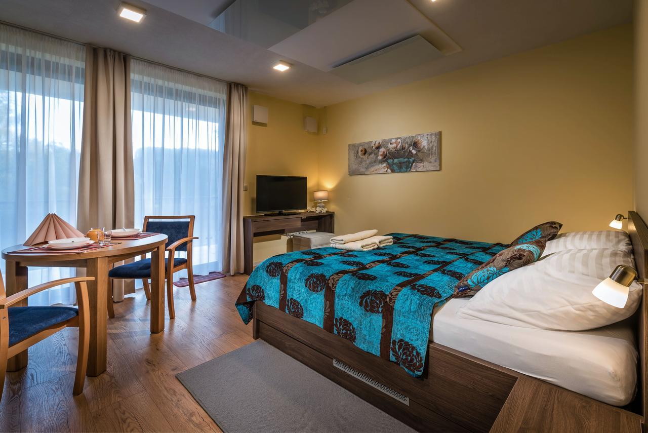 Apartmánový Dom Kriváň Besenova Exterior foto