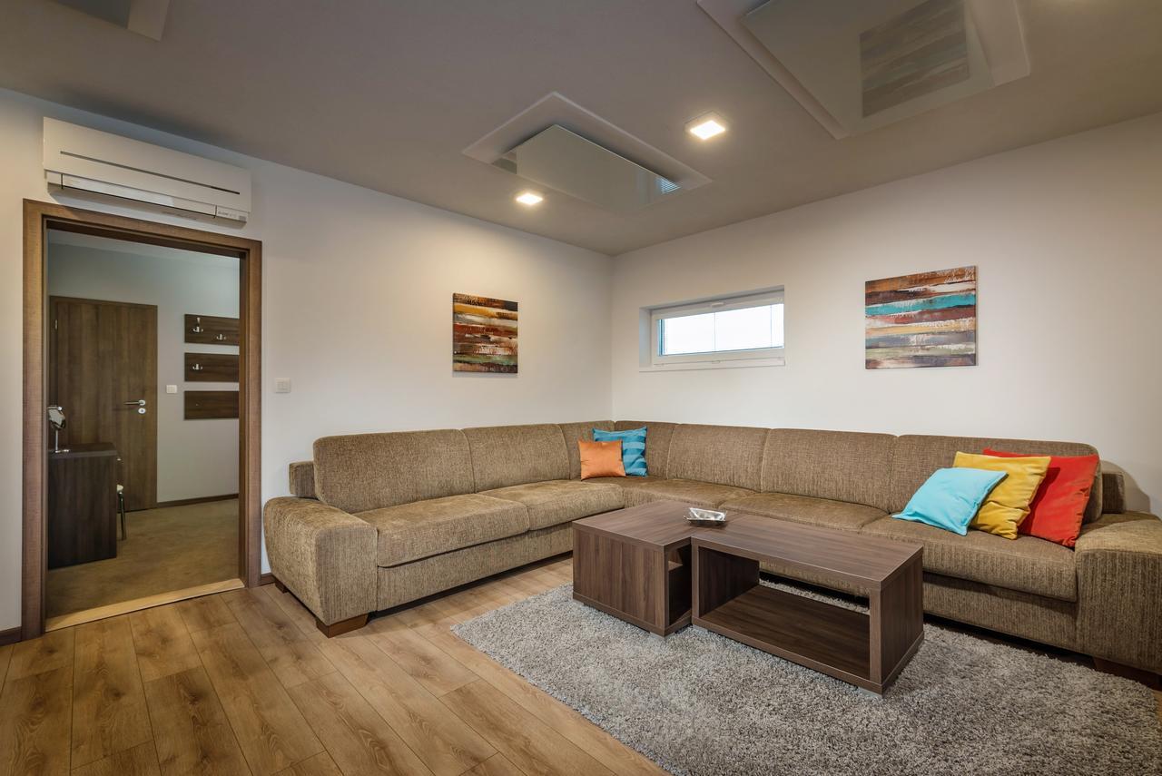 Apartmánový Dom Kriváň Besenova Exterior foto