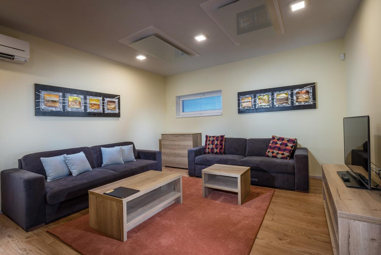 Apartmánový Dom Kriváň Besenova Exterior foto